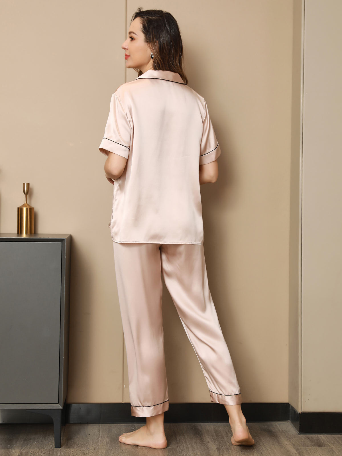 Luxurious 100% Mulberry Silk Women's Short Sleeve Pajama Set with Lapel Collar